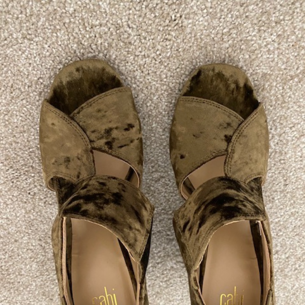 CABI Shoes Moss  Gold  Velvet  Size 7